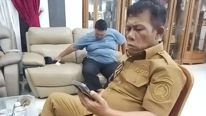 percakapan_bupati_masinton_dengan_bupati_oloan_di_hulu_plta_ada_penggundulan_hutan_yang_sedang_ditanami_sawit