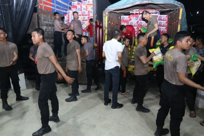 polda_sumut_kembali_kirim_lima_truk_bantuan_kemanusiaan_ke_tapteng_dan_sibolga