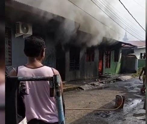 dua_rumah_di_sunggal_hangus_terbakar_dilahap_sijago_merah