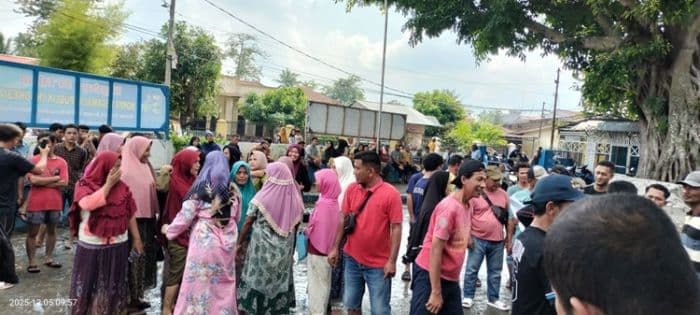 warga_tanjung_sari_deli_serdang_protes_banjir_8_hari_minta_dapur_umum