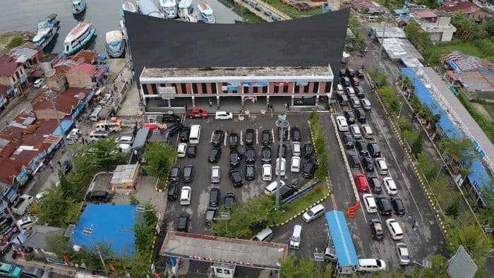 asdp_danau_toba_catat_12_ribu_kendaraan_menyeberang_selama_libur_nataru