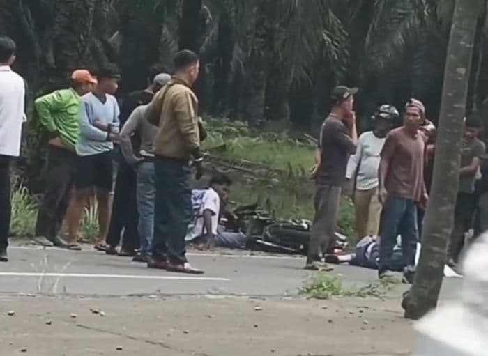 dua_siswa_sma_asal_langkat_kecelakaan_di_jalan_megawati_binjai_motor_tabrak_pohon