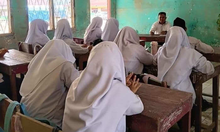 pasca_banjir_bandang_mtsn_4_tapsel_mulai_proses_belajarmengajar_di_dalam_kelas