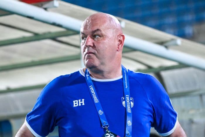 pelatih_persib_tak_rela_gajinya_dipotong_garagara_ini