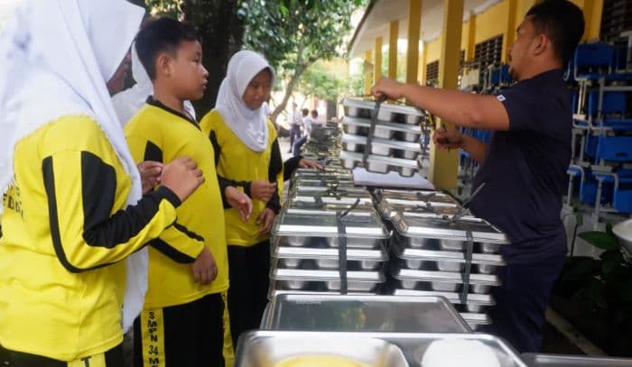 pengamat_ingatkan_risiko_limbah_ekonomis_dan_inflasi_pengadaan_daging_sapi_dalam_program_mbg