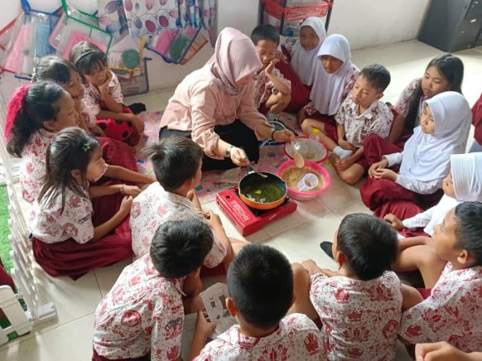 sesi_refleksi_warnai_awal_masuk_sekolah_siswa_sdn_068008_medan
