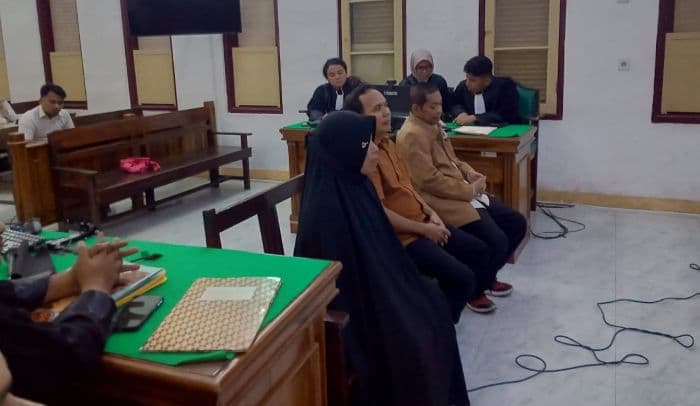 mantan_rektor_uinsu_bersama_2_koleganya_didakwa_korupsi_dana_blu_rp17_miliar