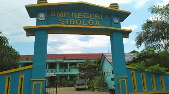 smpn_1_sibolga_dituding_lakukan_pungli_pengadaan_seragam_siswa