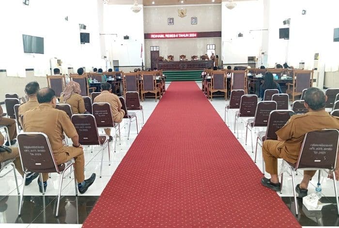 terima_salinan_penetapan_kepala_daerah_terpilih_dprd_siantar_gelar_rapim