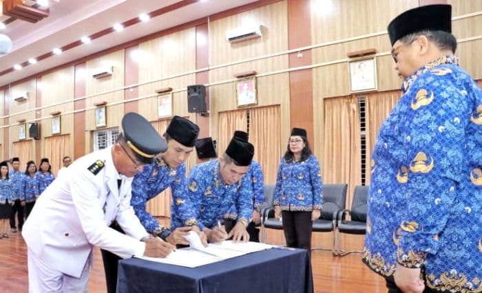pemkab_simalungun_lantik_37_pejabat_administrasi_dan_pengawas_berikut_daftarnya