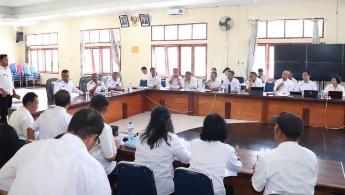 rapat_evaluasi_efisiensi_anggaran_opd_kabupaten_toba_belum_rampung