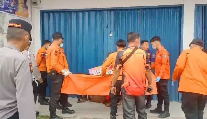 seorang_pria_ditemukan_tewas_di_pelataran_apotek_kimia_farma_binjai