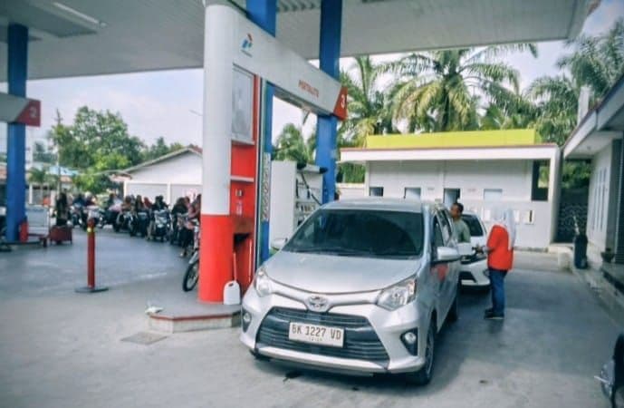 antrean_panjang_di_spbu_polres_batu_bara_minta_masyarakat_tak_panik