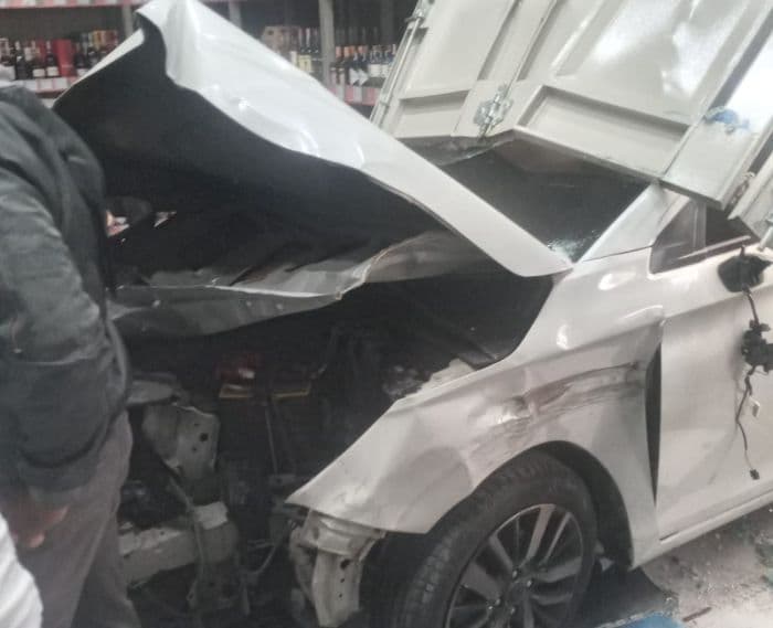 mobil_tabrak_motor_hingga_pejalan_kaki_dan_toko_di_gatot_subroto_medan_dua_orang_terluka