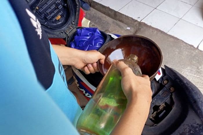 pengecer_bbm_di_medan_mulai_kesulitan_stok_sebagian_pilih_berhenti_jualan_akibat_antrean_panjang