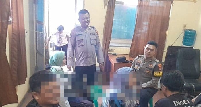perselisihan_ayah_dan_anak_di_pasar_horas_pematangsiantar_sempat_memanas_polisi_turun_tangan