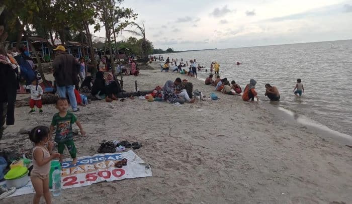 pemkab_deli_serdang_diminta_perlebar_jalan_menuju_pantai_remis