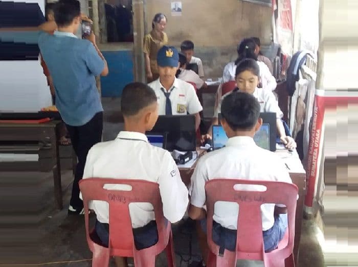 113_siswa_smpn_1_afulu_ikuti_tka_online_siswa_terpencil_tempuh_10_km_demi_ujian