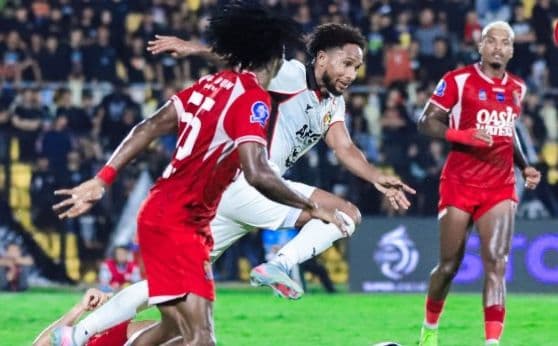 babak_pertama_super_league_gol_jose_enrique_dianulir_persik_vs_persijap_sama_kuat_00