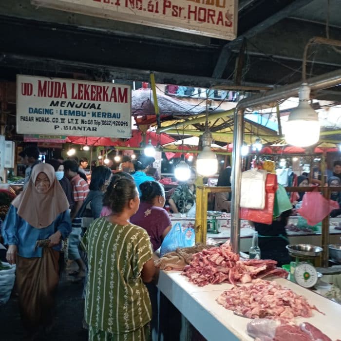 harga_daging_ayam_di_pasar_horas_pematangsiantar_merangkak_naik