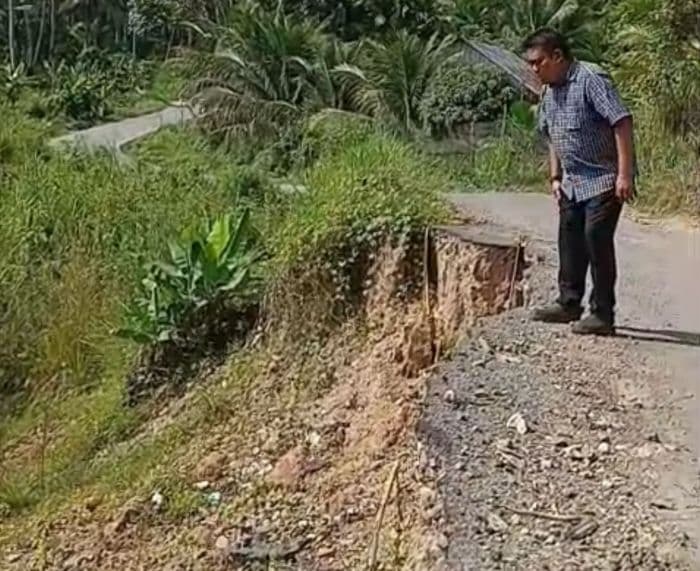 pdip_sumut_desak_bupati_tapsel_segera_perbaiki_jalan_di_batu_horpak