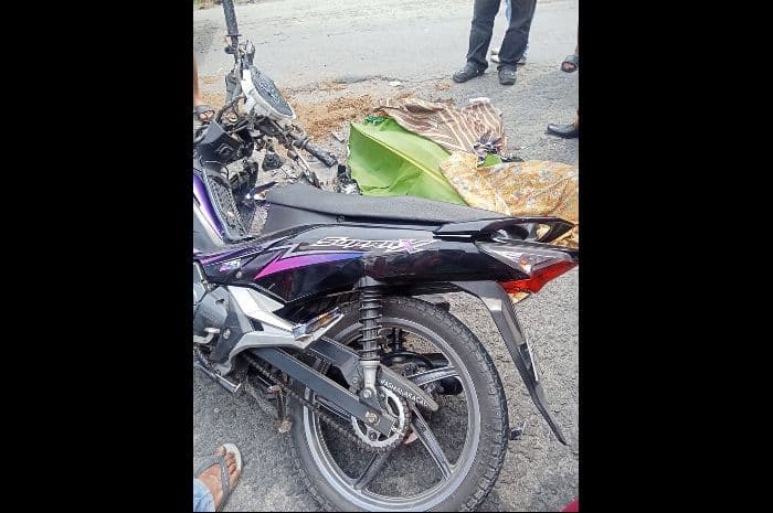 tragis_pemotor_perempuan_tewas_terlindas_truk_pasir_di_langkat_diduga_hindari_jalan_berlubang