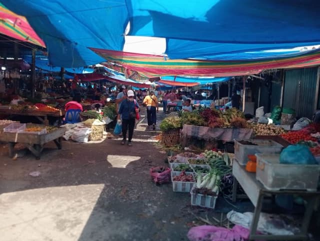 harga_bahan_pokok_di_pasar_pangururan_fluktuatif_tomat_dan_bawang_merah_naik