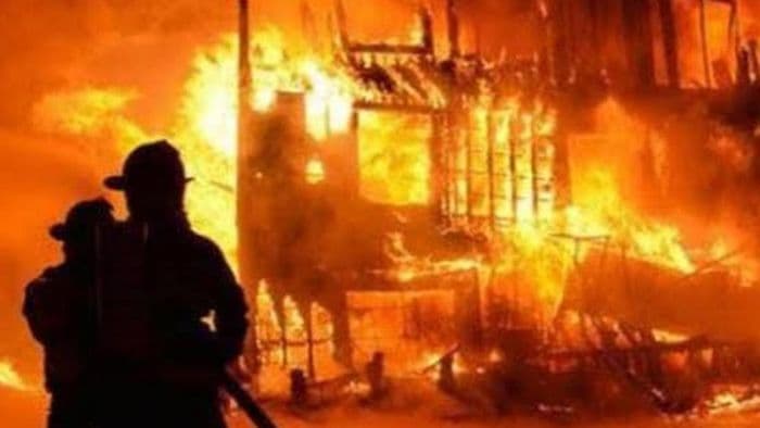 kebakaran_mal_dekat_teheran_tewaskan_8_orang_36_lainnya_luka