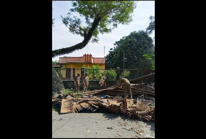 satpol_pp_binjai_bongkar_bangunan_di_atas_parit_cegah_banjir_di_binjai_barat
