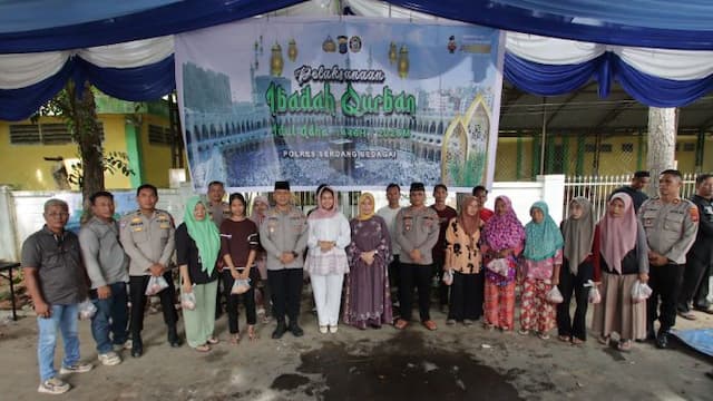 polres_sergai_sembelih_hewan_kurban_daging_dibagikan_ke_masyarakat_dan_wartawan