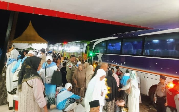 193_jamaah_haji_batu_bara_tiba_di_tanah_air_disambut_bupati_dan_keluarga_di_lima_puluh
