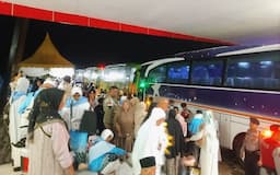 193_jamaah_haji_batu_bara_tiba_di_tanah_air_disambut_bupati_dan_keluarga_di_lima_puluh