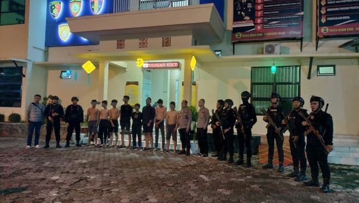 brimob_polda_sumut_gagalkan_balap_liar_di_medan_18_remaja_diamankan