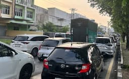 simpang_asramagaperta_hingga_manhattan_macet_panjang_gegara_traffic_light_padam_