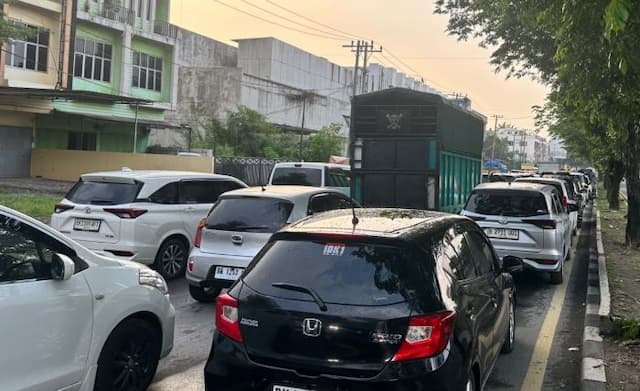 simpang_asramagaperta_hingga_manhattan_macet_panjang_gegara_traffic_light_padam_