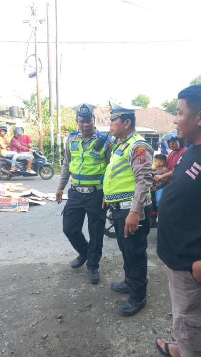 asn_dinkes_deli_serdang_tewas_dilindas_truk_tronton_di_medan_johor