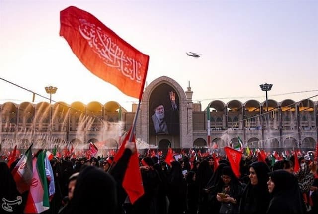 bendera_merah_warnai_pemakaman_ayatollah_ali_khamenei