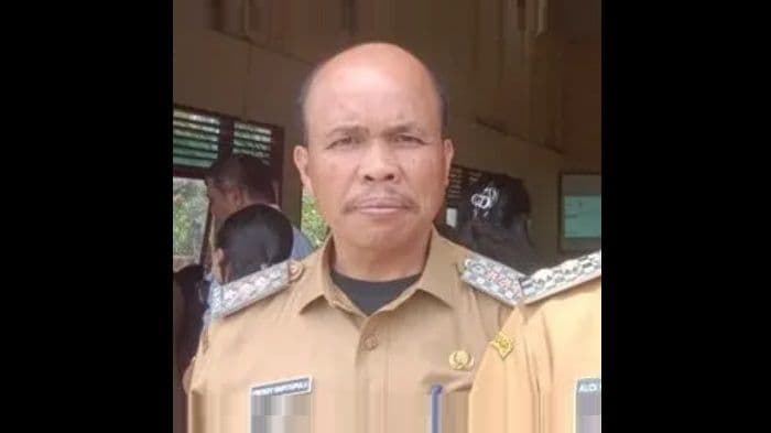 camat_porsea_akan_layangkan_surat_pembongkaran_warung_di_bantaran_sungai