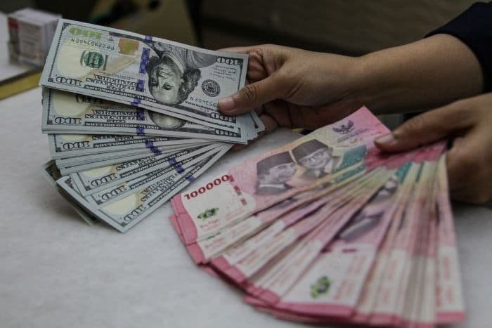 nilai_tukar_rupiah_melemah_ke_level_rp18000_ini_sebabnya