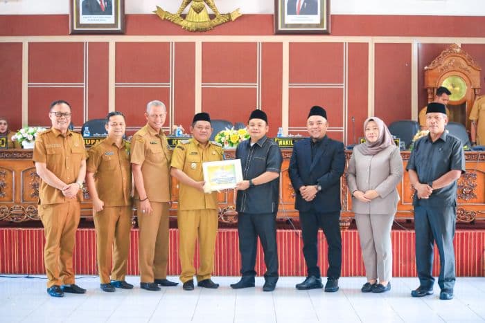 pendapatan_daerah_labuhanbatu_2025_terealisasi_9243_persen_ranperda_apbd_mulai_dibahas_dprd