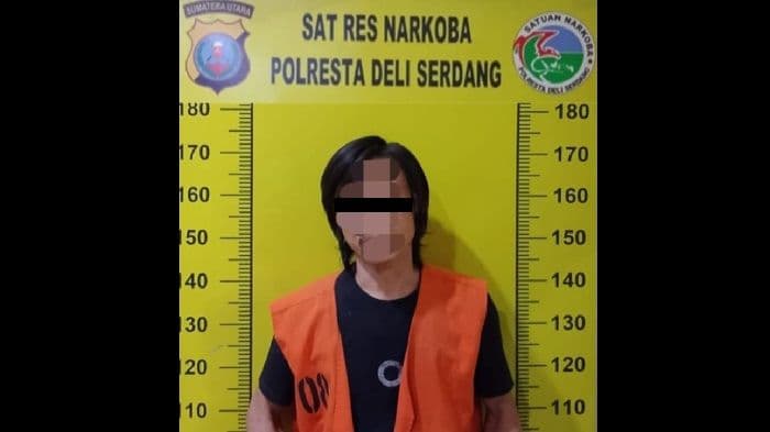 pria_pemilik_dua_paket_sabu_diintai_polisi_di_belakang_rumah_warga_pantai_labu