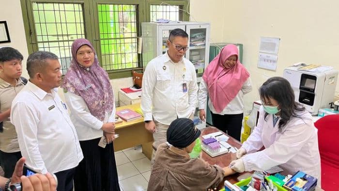 tinjau_program_ckg_puskesmas_glugur_darat_kepala_biro_kemenko_polhukam_fasilitasnya_memadai