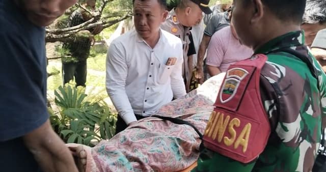 jenazah_panda_saragih_dimakamkan_usai_autopsi_hasil_pemeriksaan_dua_minggu_lagi