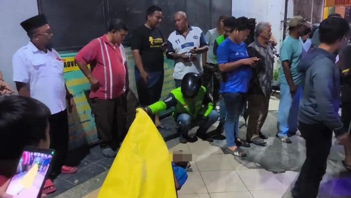 sempat_minta_tolong_lansia_tanpa_identitas_meninggal_di_depan_ruko_medan_area