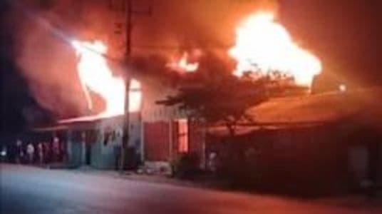 polisi_belum_tangkap_pelaku_kasus_tawuran_sebabkan_dua_unit_rumah_terbakar_di_belawan