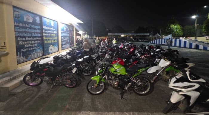 34_motor_knalpot_brong_di_tebing_tinggi_terjaring_patroli_polisi