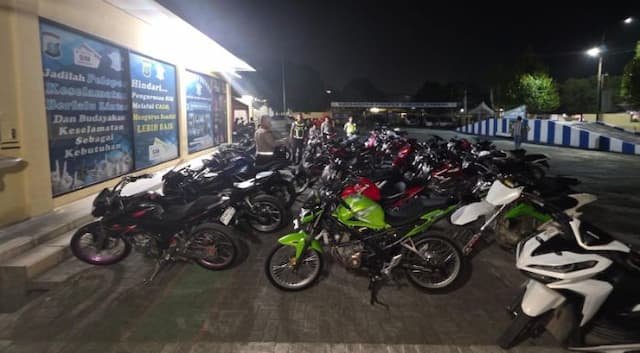 34_motor_knalpot_brong_di_tebing_tinggi_terjaring_patroli_polisi