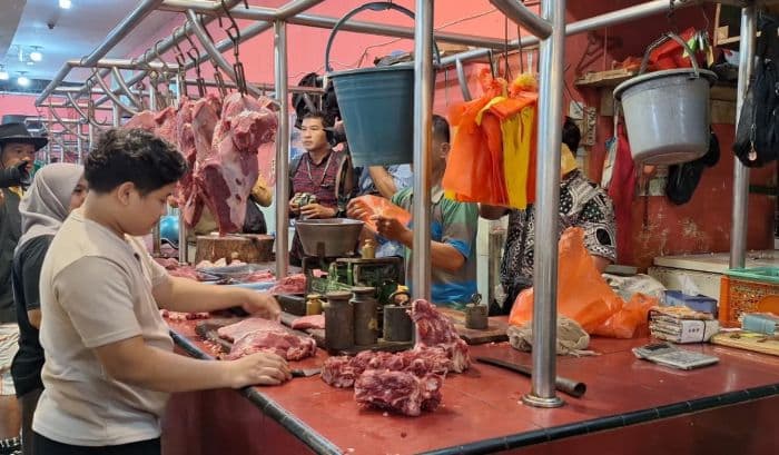 harga_ayam_di_medan_melonjak_daging_sapi_tembus_rp150_ribu_per_kg
