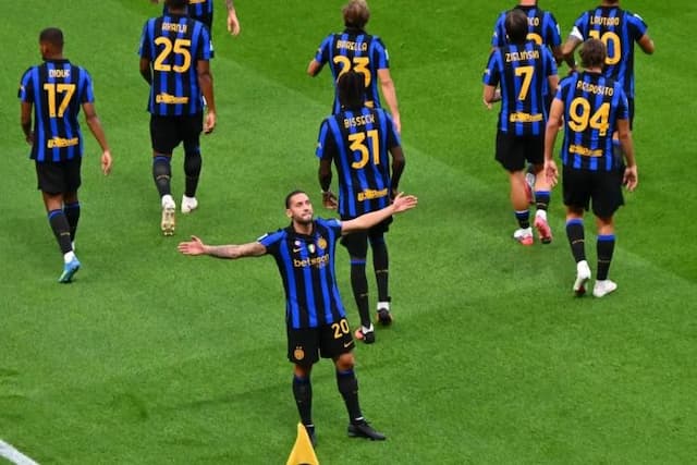inter_milan_comeback_dan_taklukkan_napoli_32