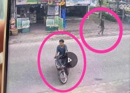 motor_pedagang_ayam_raib_saat_atur_jualan_di_ruko_aksi_pelaku_terekam_cctv